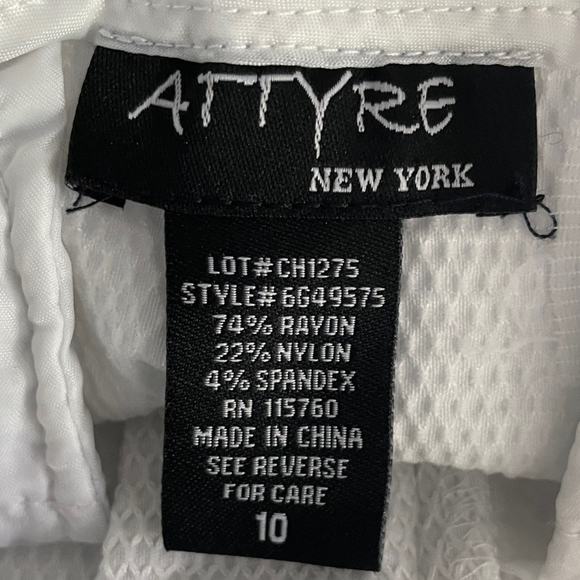 Women's Size 10 Attyre White Mackenzie Knit Scalloped Hem Casual Shorts - Picture 8 of 8